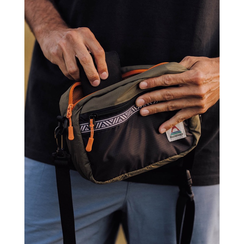 Mainland Recycled Hip Pack – True Black/ Khaki