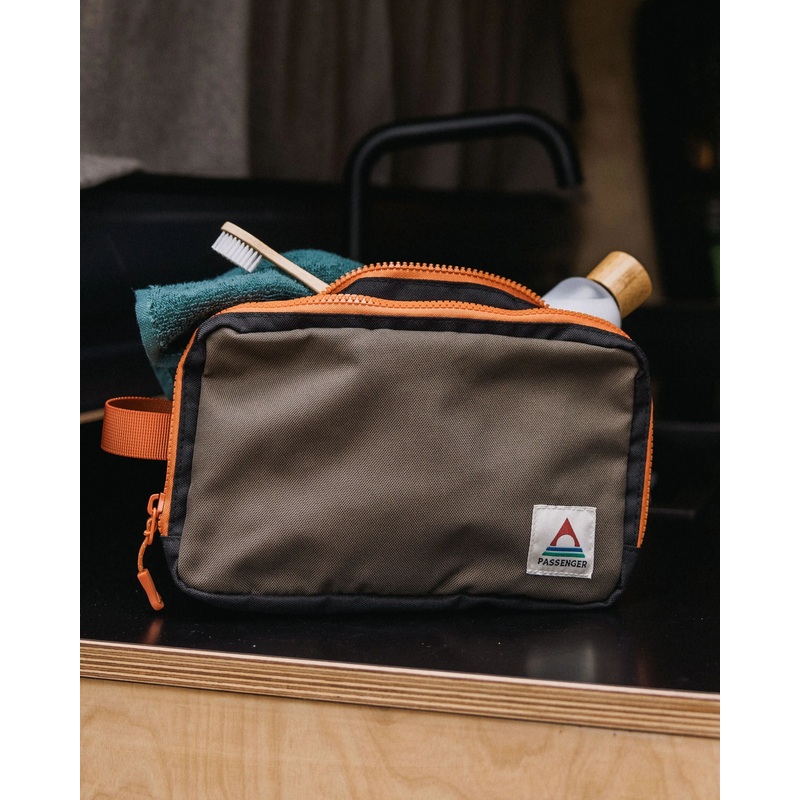 Travel Recycled Wash Kit – True Black/ Khaki