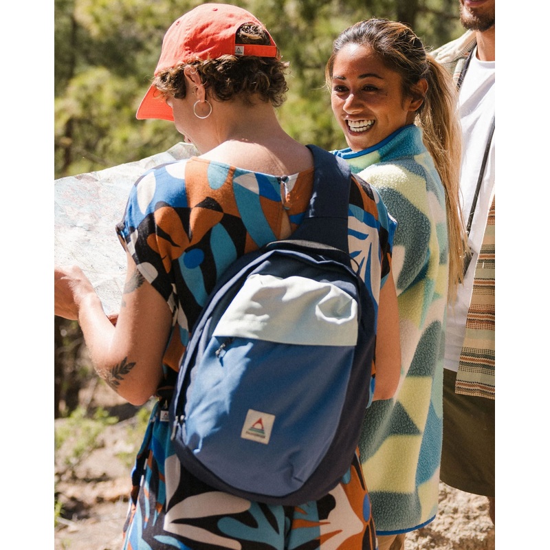 Boondocker Recycled Sling 8L – Rich Navy/Surf Spray/Moonlight Blue