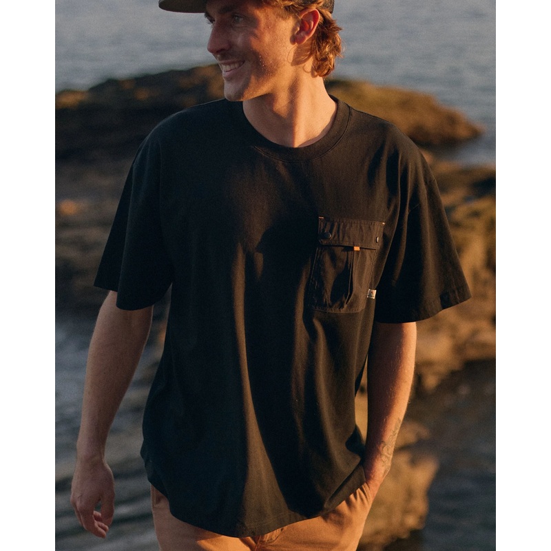 Travel Pocket Relaxed Fit T-Shirt – Black