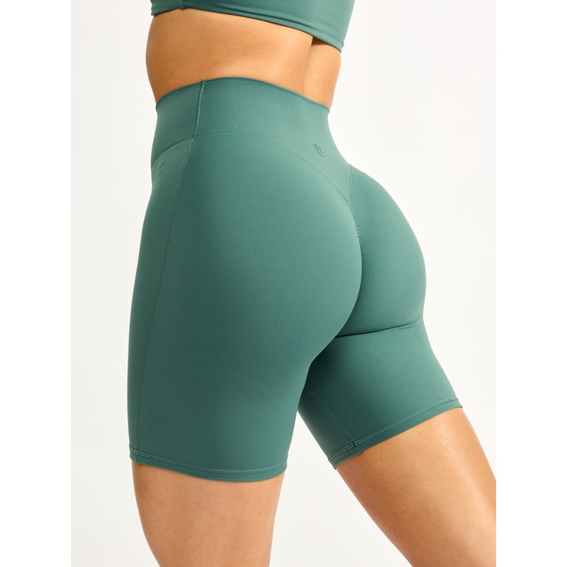 Aggressive Scrunch Short 7 – Heiress Ivy