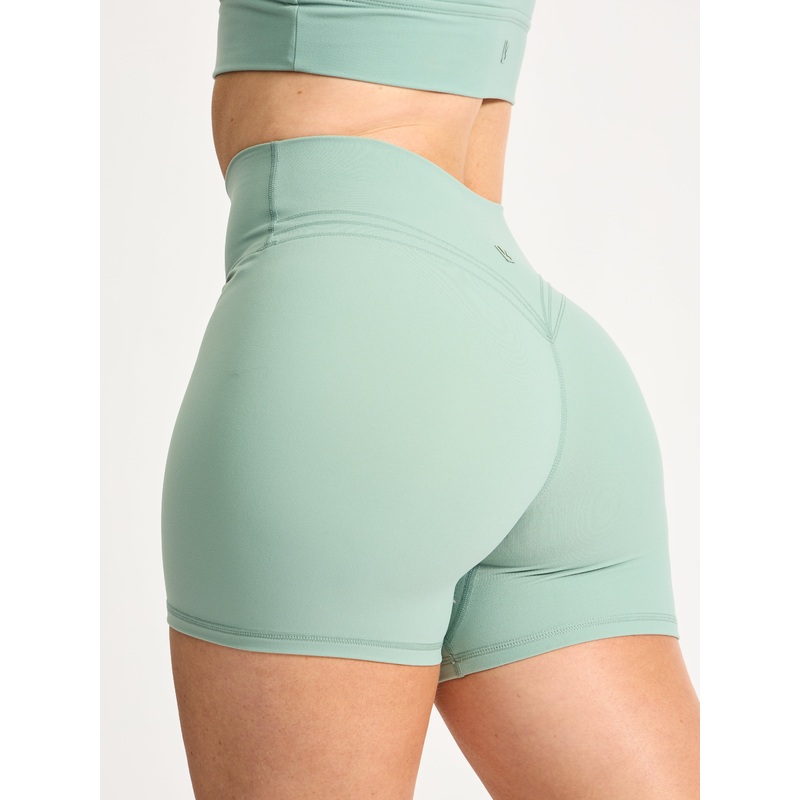 Micro Legacy Short 4 – Garden Party