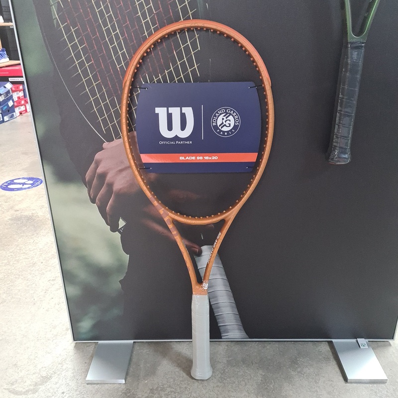 Blade 98 18×20 v8 Roland Garros 2022