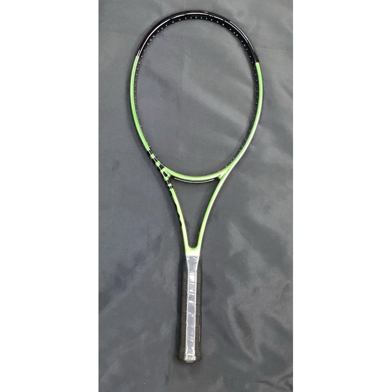 Wilson Blade V8 Pro Grip Size 4 3/8    16/19 String Pattern