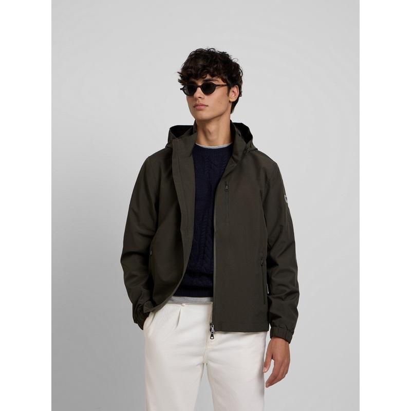 Chaqueta capucha cortavientos verde