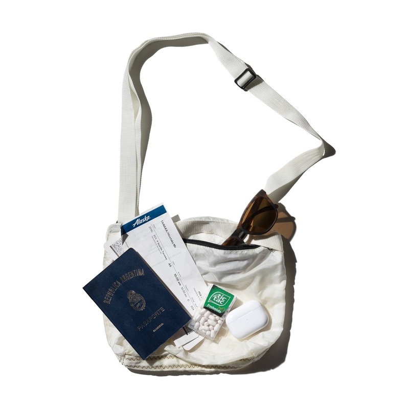 VINTAGE HEAVY PARACHUTE SHOULDER POUCH / White