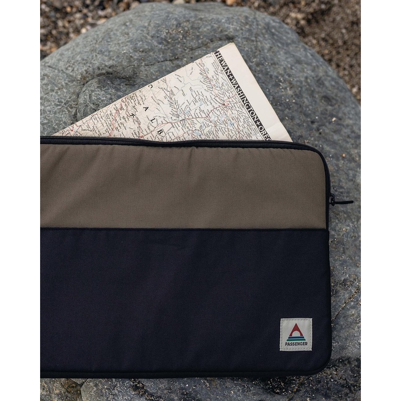On-The-Go Recycled Laptop Sleeve – Black/ Khaki