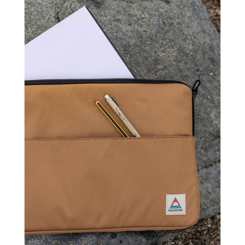 On-The-Go Recycled Laptop Sleeve – Golden Brown