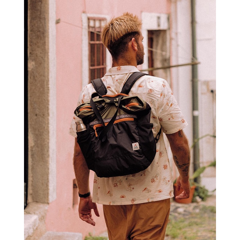 Stow Tote Recycled 22L Backpack – True Black/ Khaki