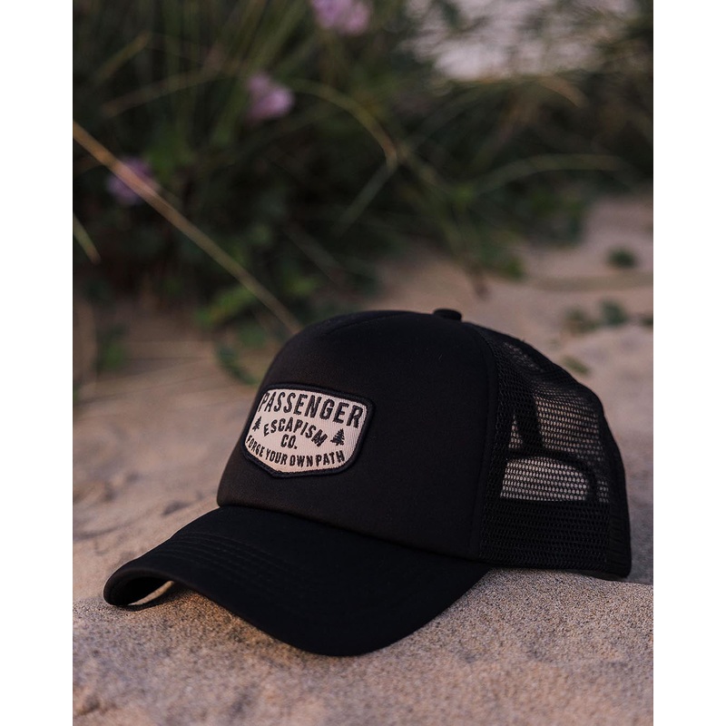 Forge Snapback Trucker Cap – Black