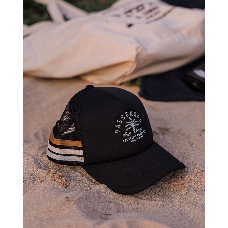 Onda Snapback Trucker Cap – Black