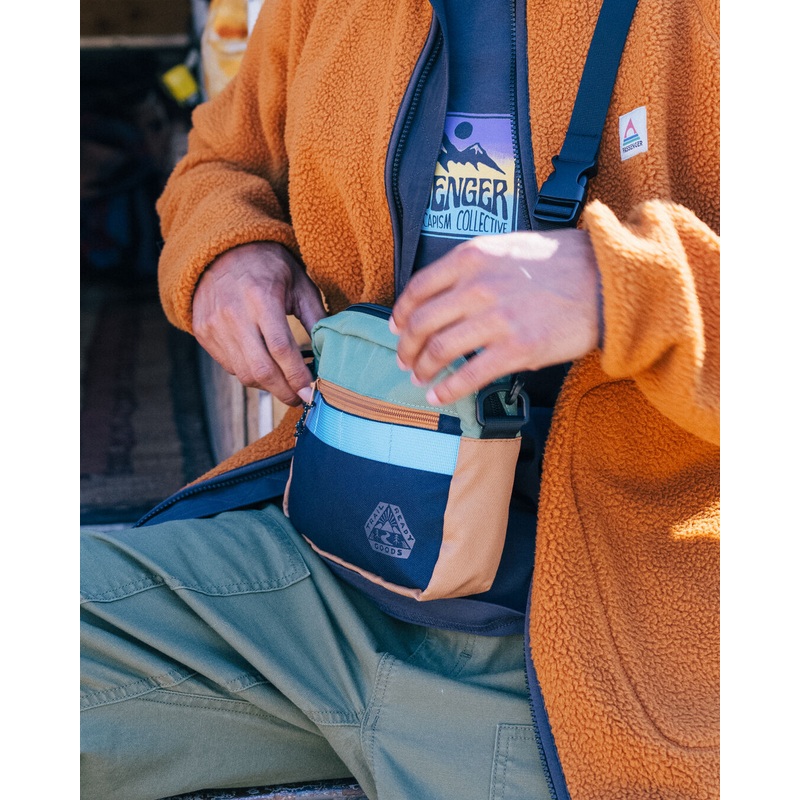 Navigate Hybrid Bike and Hip Pack – Deep Navy/Laurel Green